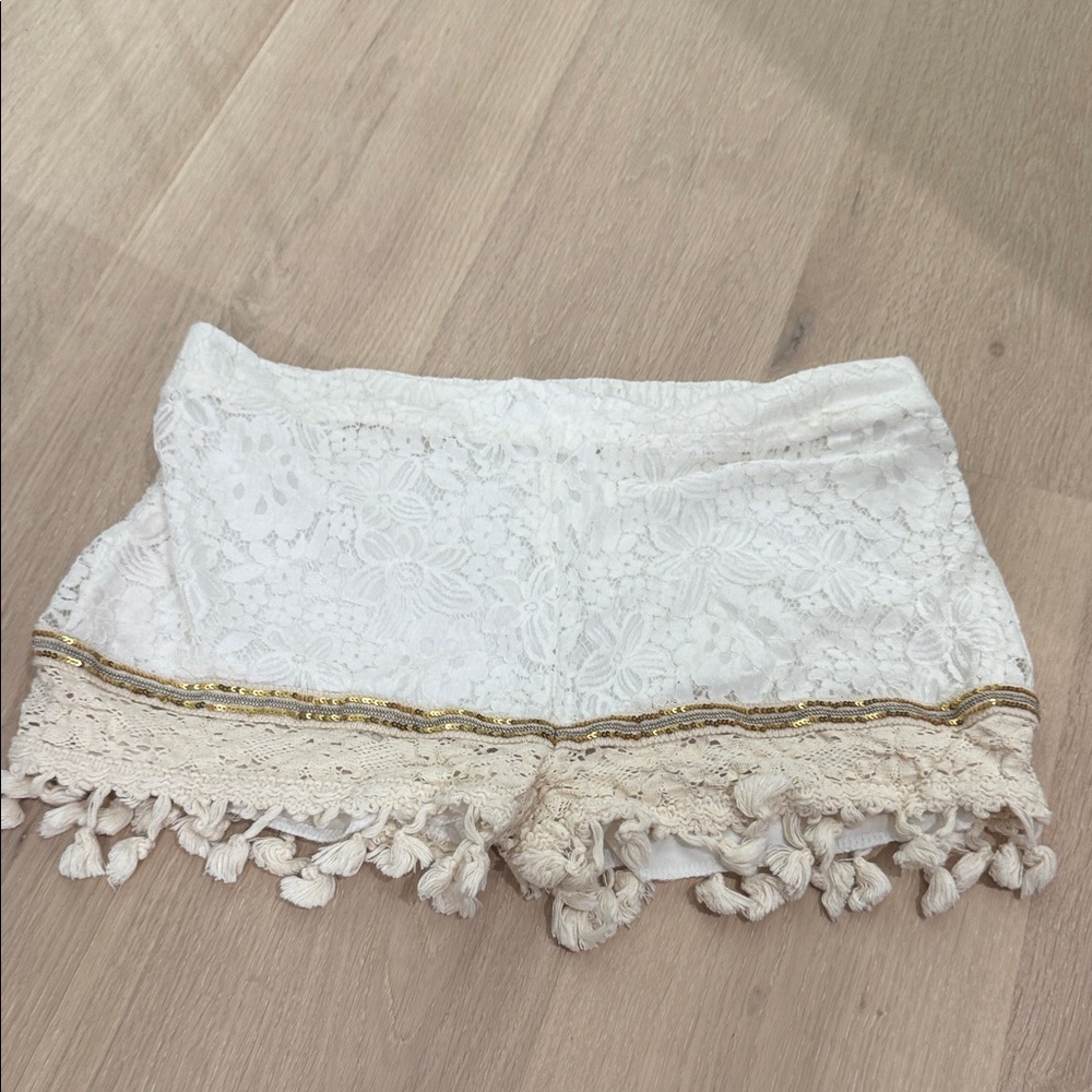 Azara Paris White Lace Shorts w/ Tassel Hem – Size M